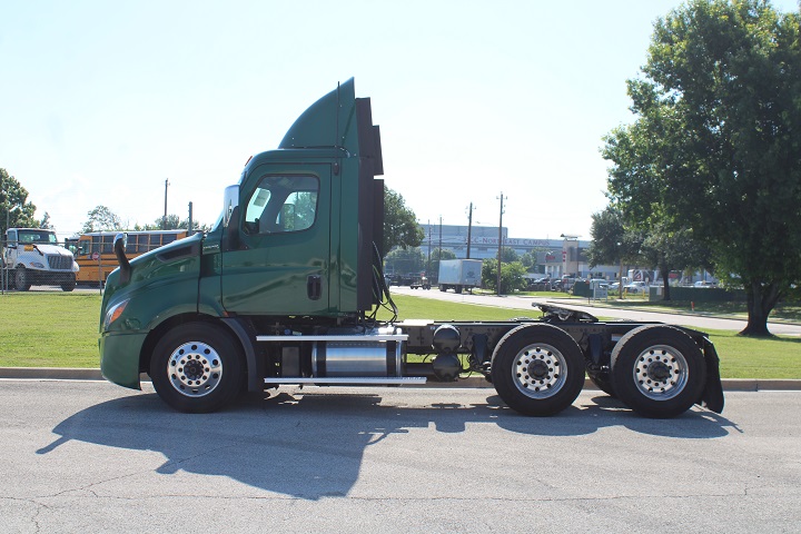 FREIGHTLINER CASCADIA 116
