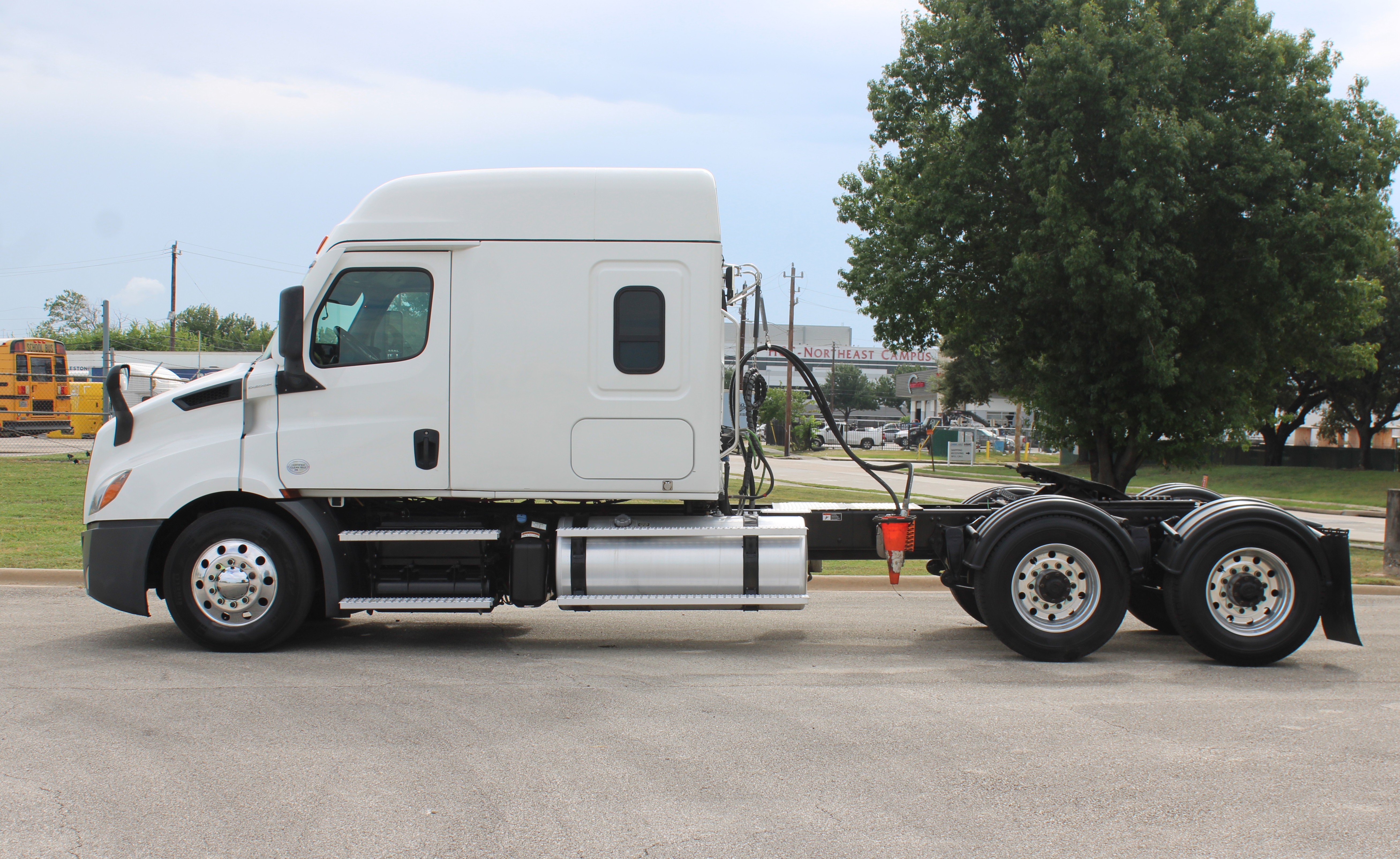 FREIGHTLINER CASCADIA 116