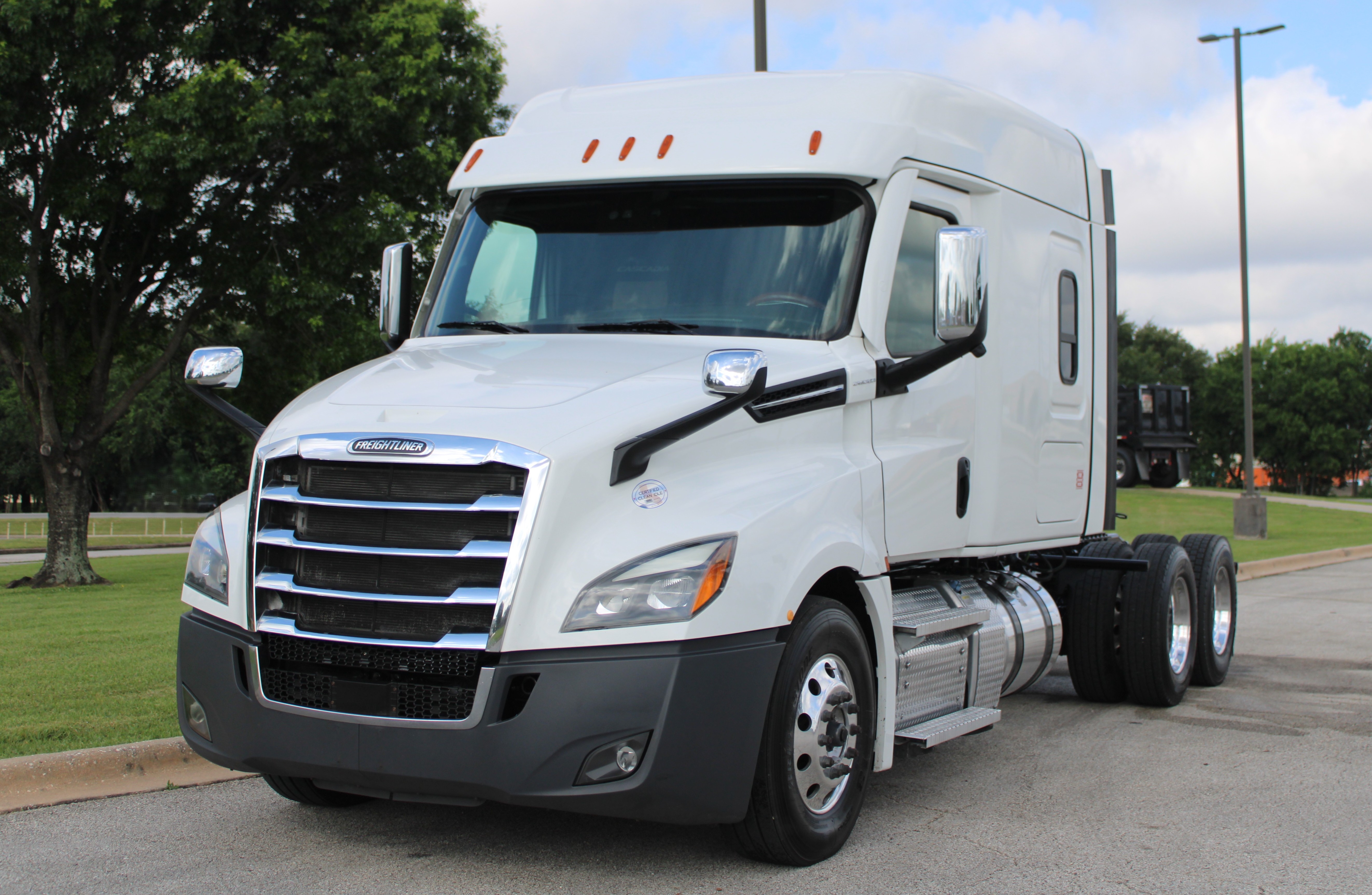 FREIGHTLINER CASCADIA 126