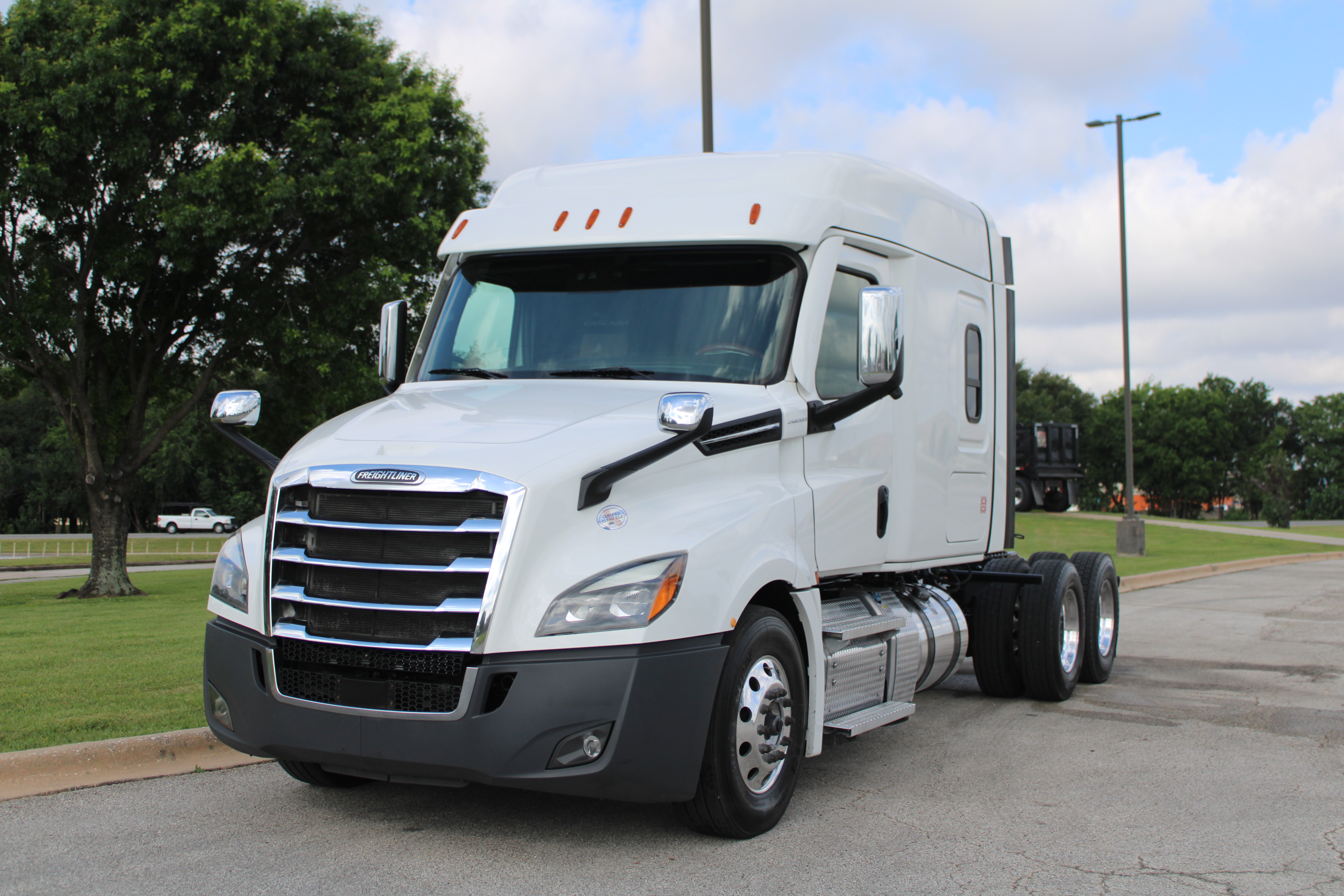 FREIGHTLINER CASCADIA 126