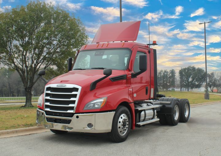 FREIGHTLINER CASCADIA 126