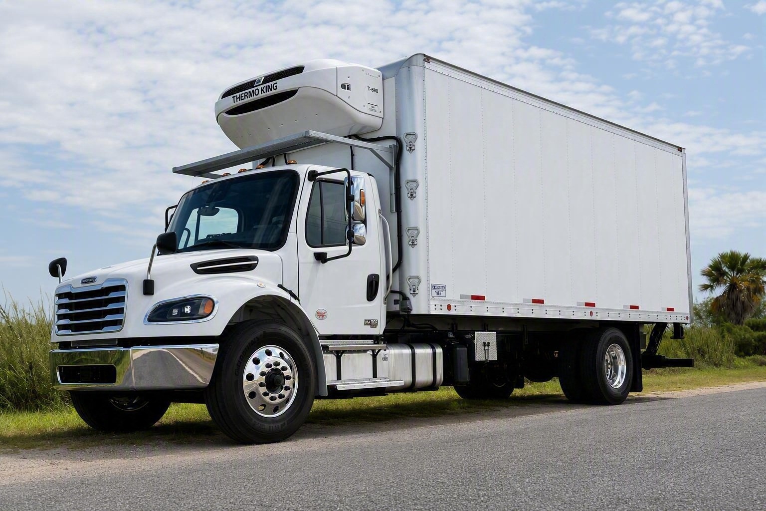 FREIGHTLINER M2 106