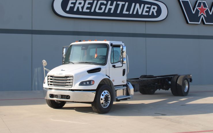FREIGHTLINER M2 106