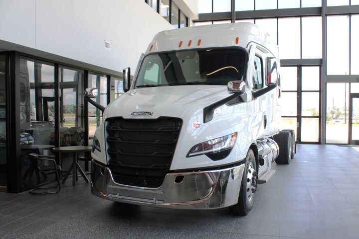 FREIGHTLINER CASCADIA 116