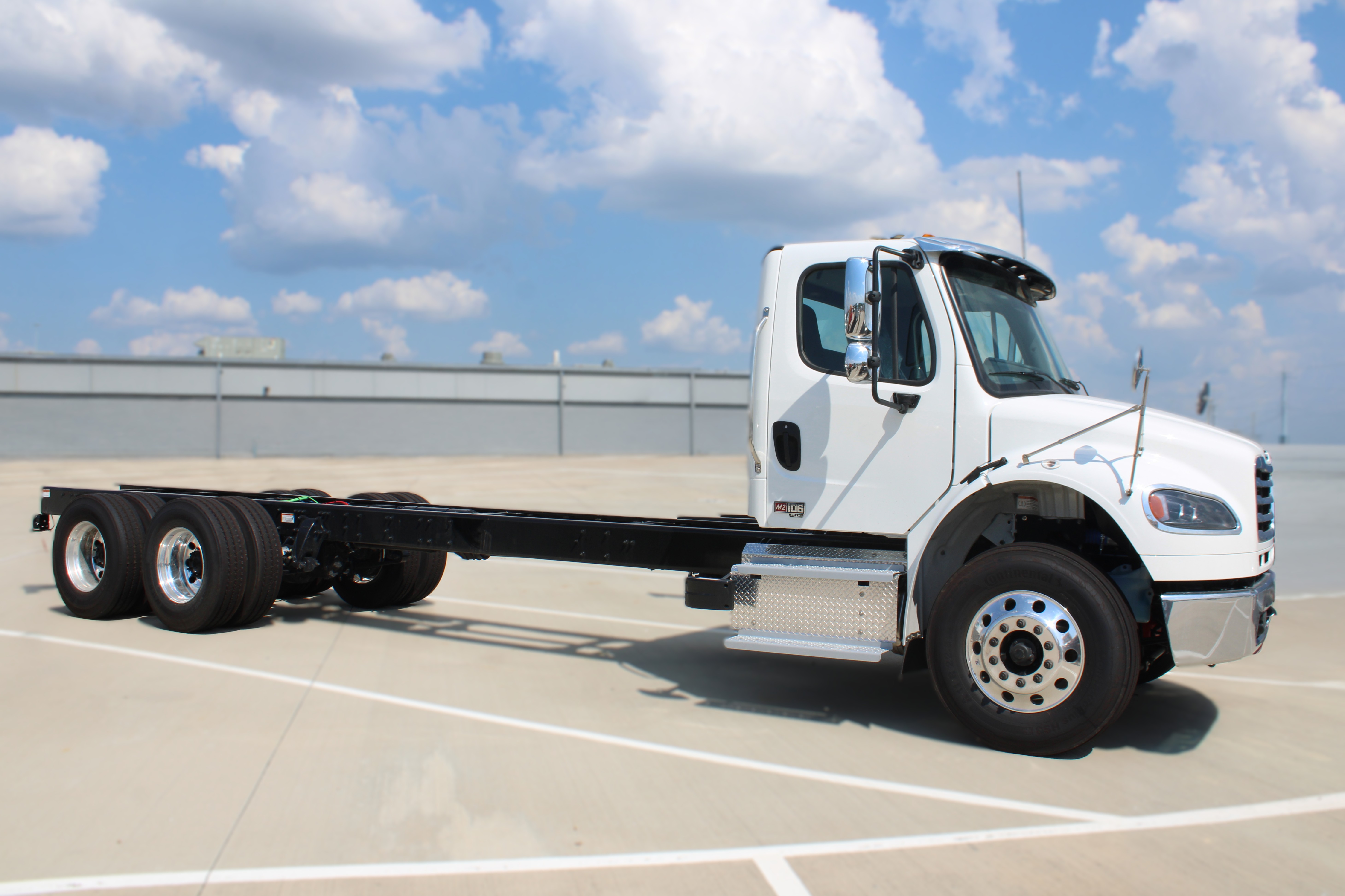FREIGHTLINER M2