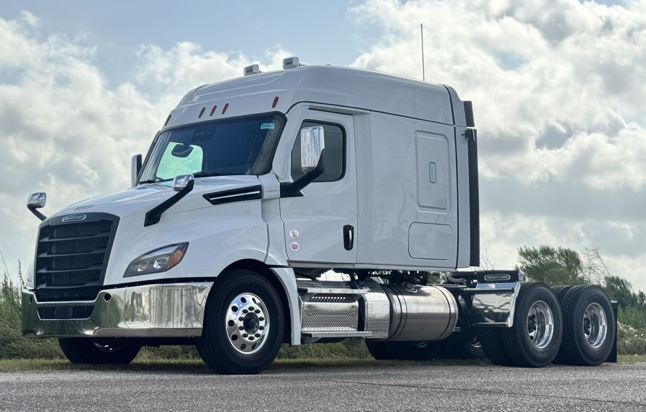 FREIGHTLINER CASCADIA 126