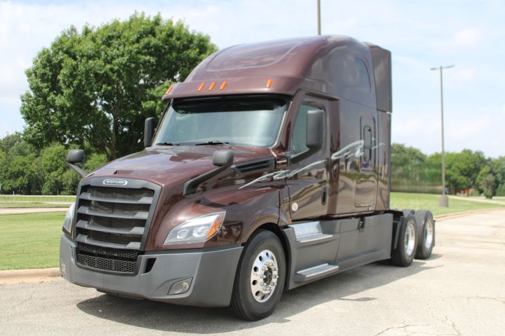 FREIGHTLINER CASCADIA 126