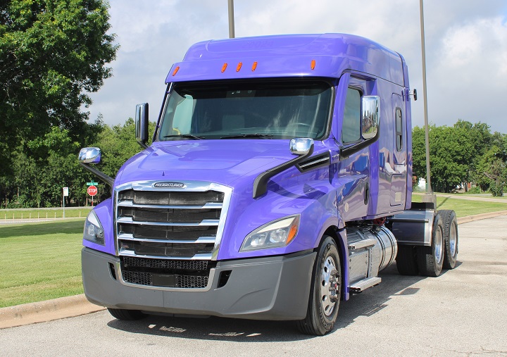 FREIGHTLINER CASCADIA 126