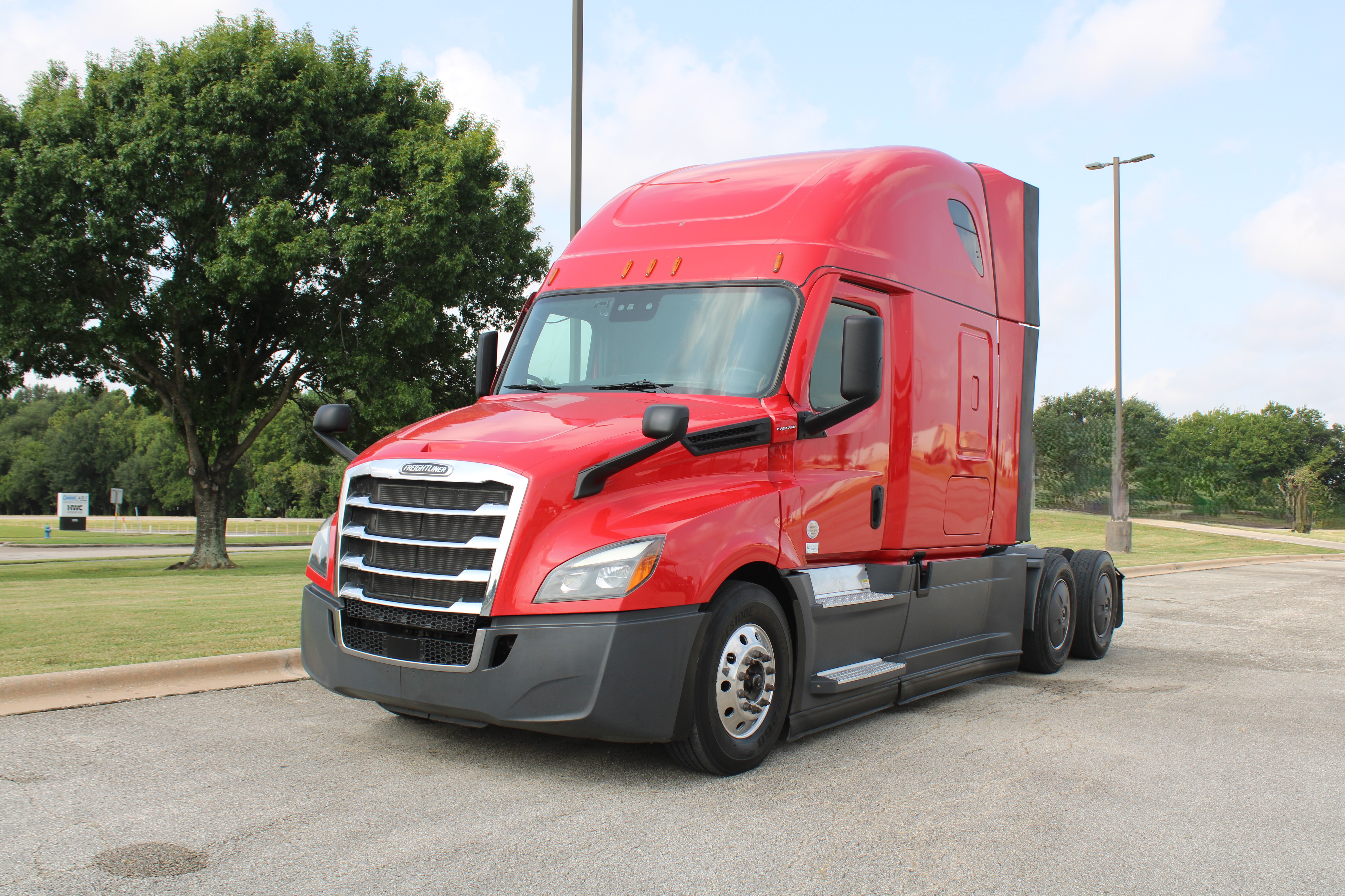 FREIGHTLINER CASCADIA 126