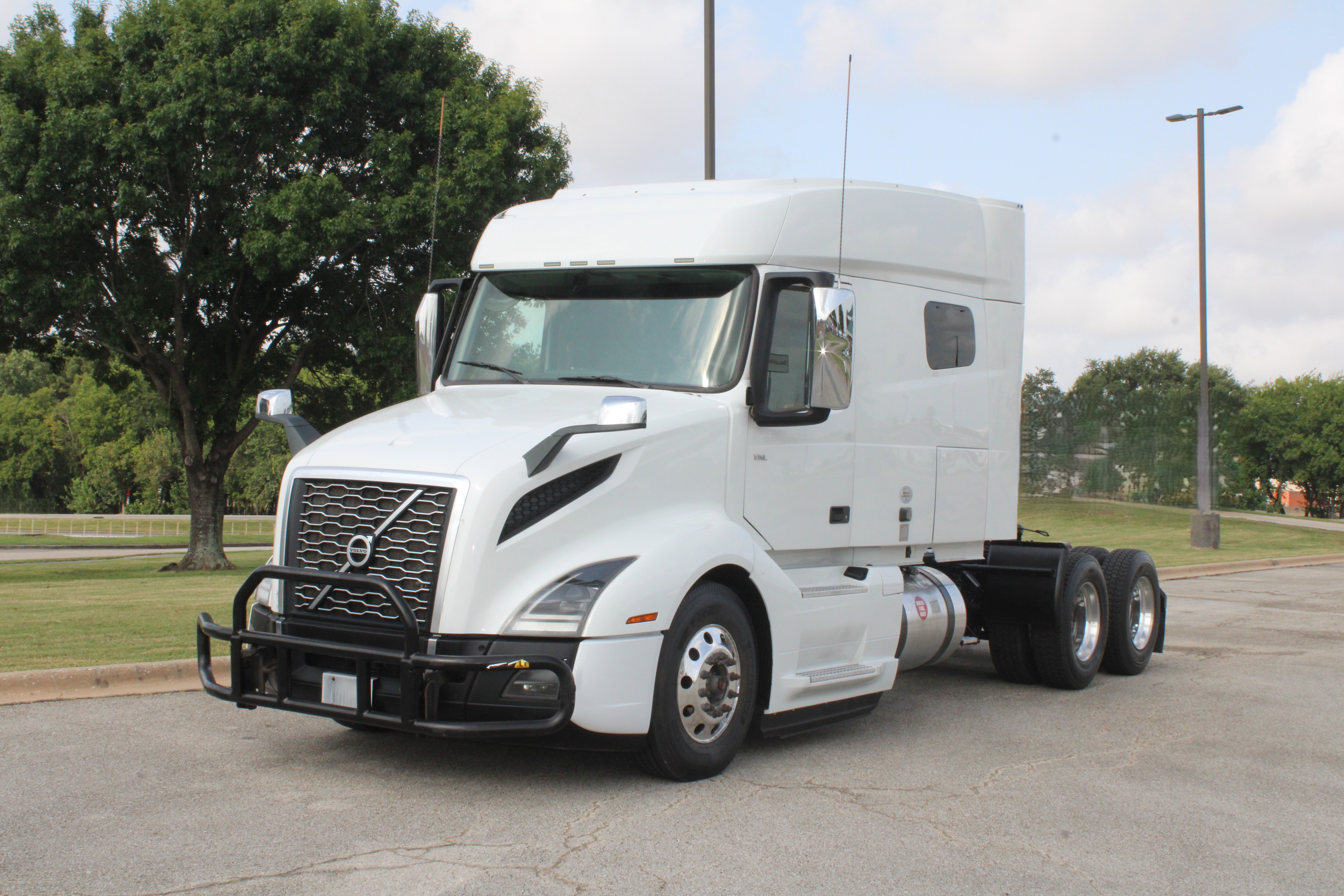 VOLVO VNL64T740