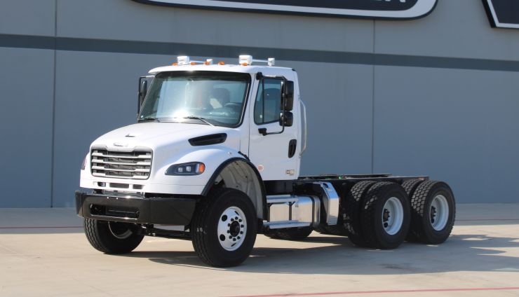 FREIGHTLINER M2