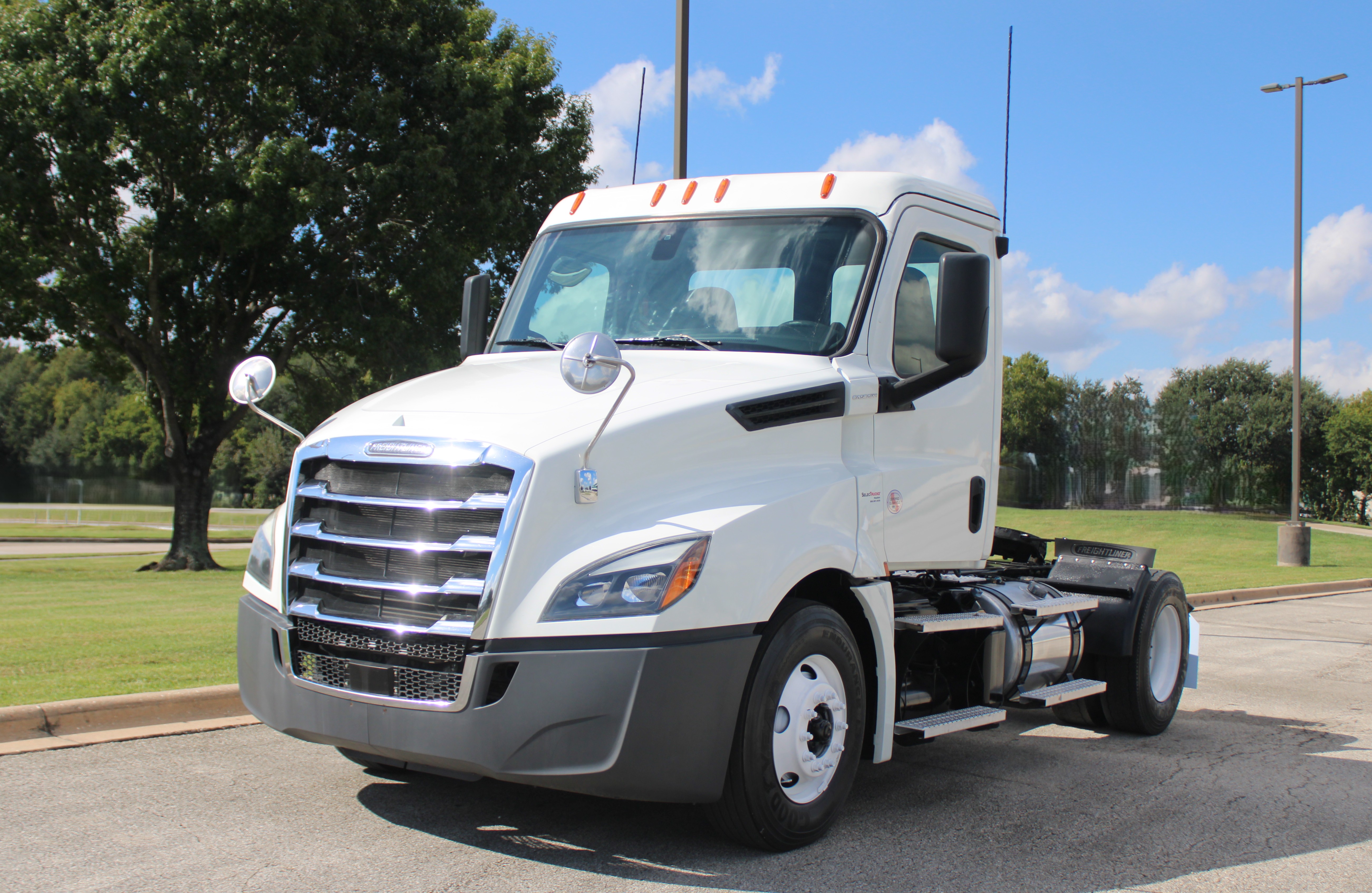FREIGHTLINER CASCADIA 126