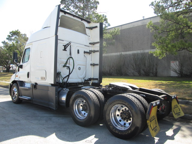 FREIGHTLINER CHASSIS
