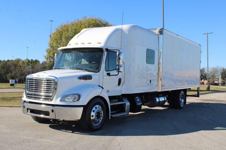 FREIGHTLINER M2112