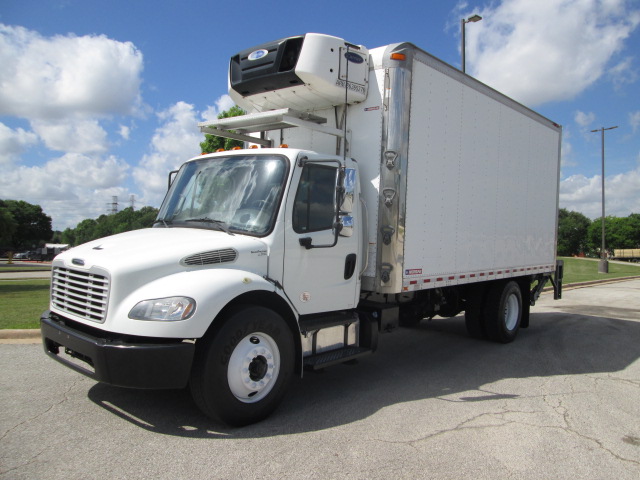 FREIGHTLINER M2 106