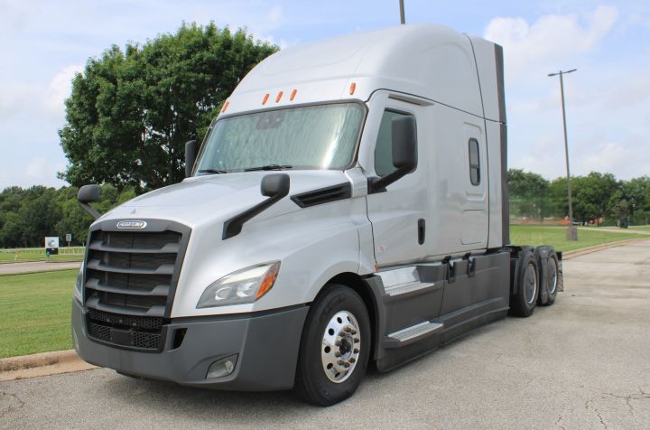 FREIGHTLINER CASCADIA 126