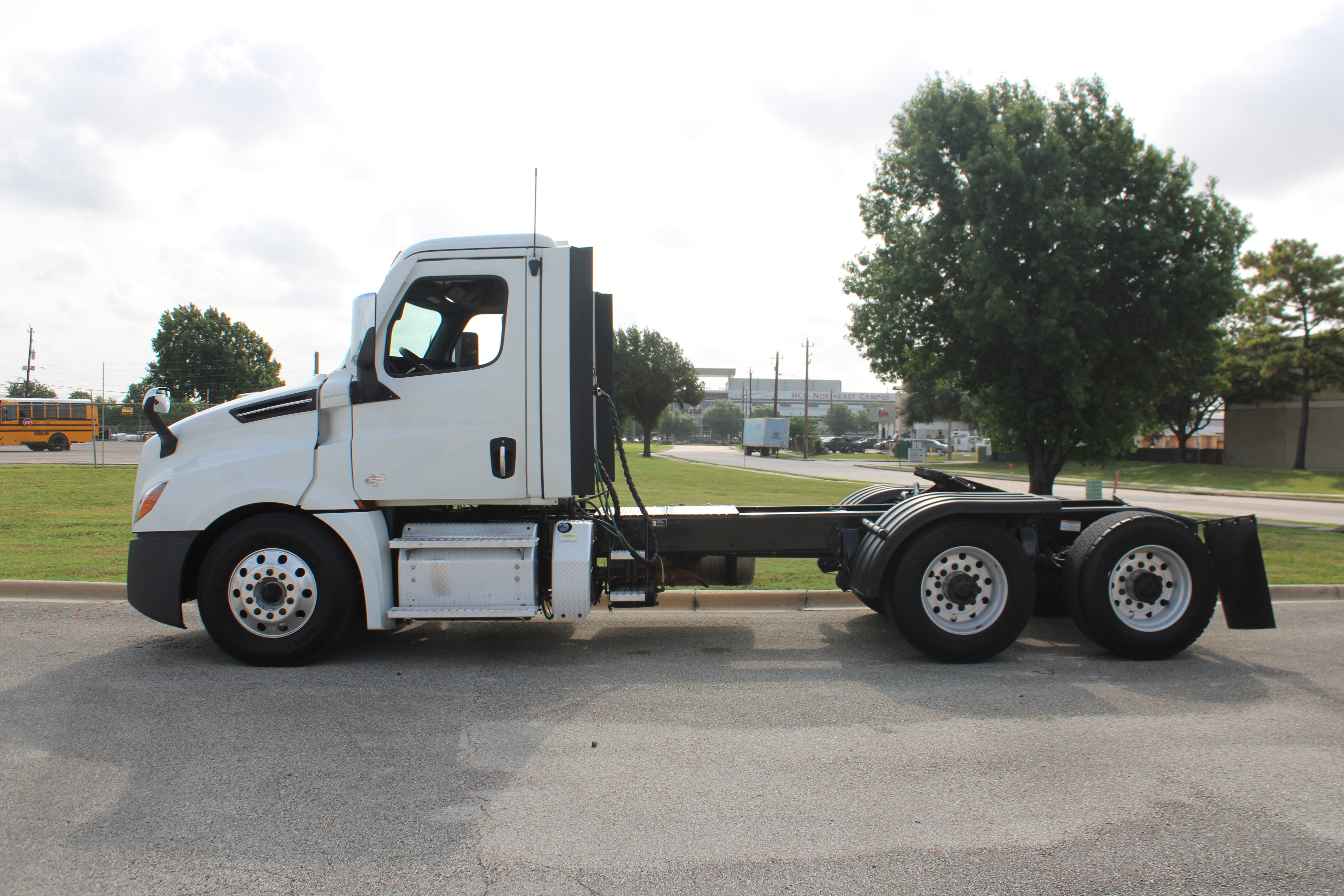 FREIGHTLINER CASCADIA 126